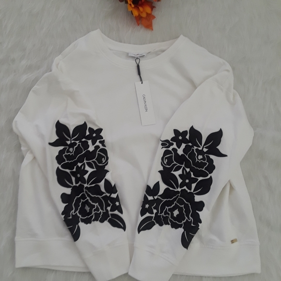 Calvin Klein Sweater - Picture 4 of 7